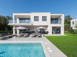 Villa Pina***** in Karigador/Novigrad，位于卡里高多的酒店
