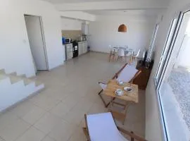 Dúplex con patio y parrilla en Terrazas del Sol