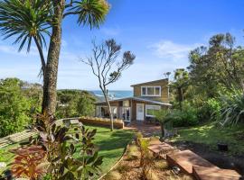 Piha - City Escape, Piha Holiday Home，位于皮哈的酒店