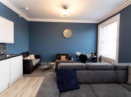 Lavish 2Bed Apartment in the Heart of Birkenhead，位于伯肯黑德的酒店