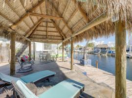 Tropical Tavernier Retreat with Boat Dock and Kayaks，位于塔维涅的酒店