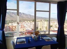 Precioso apartamento con piscina - Nuevo - Centro de Torremolinos - Terraza con vistas al mar, impresionantes vistas a la montaña, Wifi 359 Mbps, TV Fire Stick Amazon, equipo de sonido de alta calidad - Climatizado