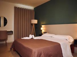 Hotel Futuro，位于阿韦尔萨的酒店