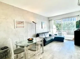 35m studio less than 10 min walk from the Croisette