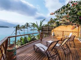 Refúgio na natureza com vista espetacular em Ilhabela，位于伊利亚贝拉的酒店