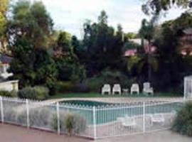 湖畔港湾汽车旅馆，位于Gorokan的酒店