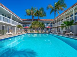 Studio 6 Suites Carpinteria, CA Santa Barbara South，位于卡宾特里拉的酒店
