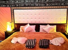 Luxury Desert Camp，位于梅尔祖卡的度假短租房