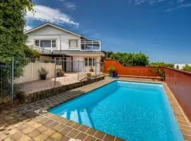 Relax At Poolside - Napier Holiday Home