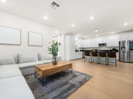*NEW* Modern 4BR Home Nr Airport and Downtown w Fire Pit，位于萨克拉门托的乡村别墅