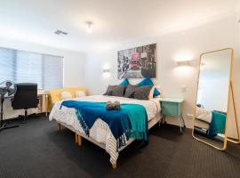 Treeby's Finest Family Home 4bdr 2bth