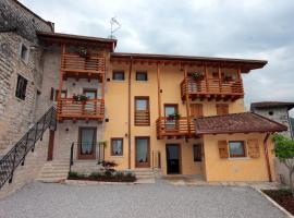 Albergo Diffuso Polcenigo Casa Blas，位于Polcenigo的公寓