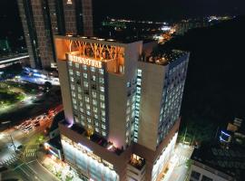 Jeonju Signature Hotel&Residence，位于全州市艺苑艺术大学附近的酒店