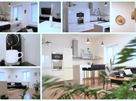 Apartm&aacute;n U Parku，位于奥洛穆茨的自助式住宿