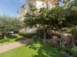 Trbović Apartments Peaceful stay with Free Parking, Pet-Friendly, and Bike Storage in Umag，位于乌马格的酒店