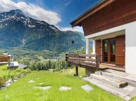 The Historic Chalet Les Allognes Mont-Blanc views，位于里雾诗的乡村别墅