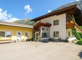 Stunning Apartment In Holzgau With 7 Bedrooms And Wifi