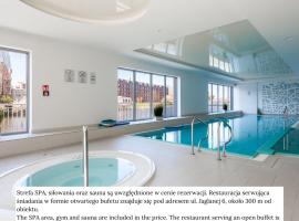 Flatbook Apartments Waterlane Island SPA with Riverview，位于格但斯克的带按摩浴缸的酒店