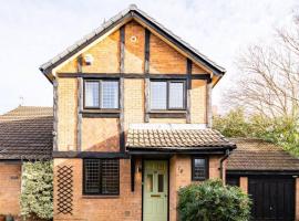 Ratby House - Spacious 3 Bed with Garden & Parking，位于Earley的公寓