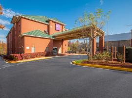 Sleep Inn & Suites near Joint Base Andrews-Washington Area，位于莫宁赛德的带停车场的酒店