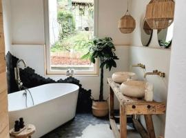 Superbe appartement avec cheminée，位于韦尔维耶的酒店