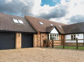 Superb 4BD Stay in Wyton and Houghton Village，位于Wyton的度假屋