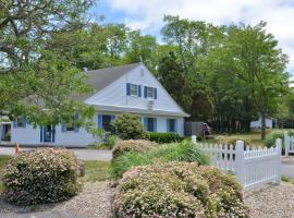 蓝海豚酒店，位于伊斯特姆Wellfleet Bay Wildlife Sanctuary附近的酒店