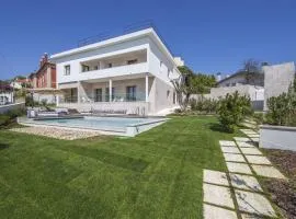 某处 - 埃斯托利尔旅馆