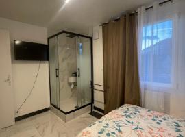 Room Calaisis #1 bed，位于加来的民宿