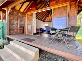 Blackstone Paea Premium beachfront bungalow private access wifi - 3 pers，位于Paea的海滩酒店