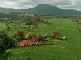 Kubu Sakian Villa Sidemen by Samhita Bali，位于Silebeng的山林小屋