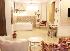 Luxury Jacuzzi Spa Tub 1BHK Suite South Delhi (11)