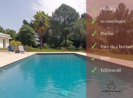 Magnifique villa 5 etoiles avec piscine privee parc 2 ha，位于La Limouzinière的别墅