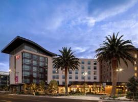 Home2 Suites By Hilton Anaheim Resort，位于安纳海姆的带按摩浴缸的酒店