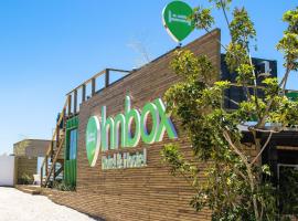 Innbox - Praia do Rosa，位于普腊亚罗萨的民宿