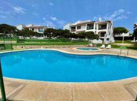 BoschApartamento de 2 dormitorios y con piscina，位于休达德亚的酒店