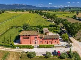 6 Bedroom Beautiful Home In Foligno