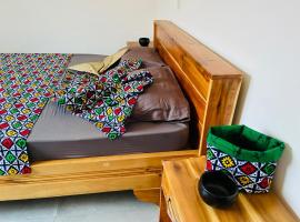 Les Amazones Rouges Chambre Verte，位于Ouidah的酒店