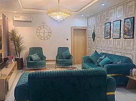 Luxury 4 Bdr Home in the city，位于阿布贾的酒店