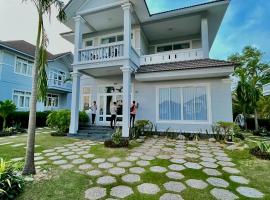 Villa Near the Beach 5 Bedrooms pe24，位于Ấp Phú Tịnh (2)的酒店