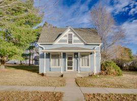 Less Than 1 Mi to Vineyard Historic Farnam Home!