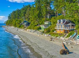 Ferry Viewer Cottage, Unit 1，位于Point Roberts的酒店