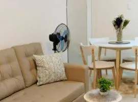 2BR Condo by Coco's Haven