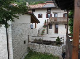 Albergo Diffuso Polcenigo Ciasa VeS，位于Polcenigo的公寓