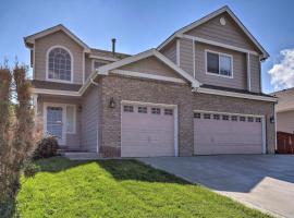 Spacious Parkview Home Near Denver with Game Room，位于桑顿的酒店