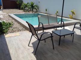 Tumbes Zorritos Bocapan Casa con piscina 3 dormitorios，位于Bocapán的度假屋