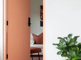 The Elements l Fire l 4 Stunning Apartments each with Private Outdoor Dining l Walk to the Beach l Family Friendly l Wifi l Netflix l Outdoor Shower l Communal BBQ Pavilion and Lawn Area l