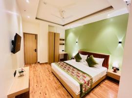 Hotel IP Swarn near Anand Vihar Vaishali Ghaziabad，位于加济阿巴德的酒店