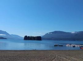 CABAÑA pasos de la playa panguipulli，位于潘吉普伊的酒店