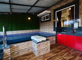 MOUNT BUNGALOWS-1 BEDROOM Private pool chalet -wifi -private pool-ac，位于罗纳瓦拉的酒店